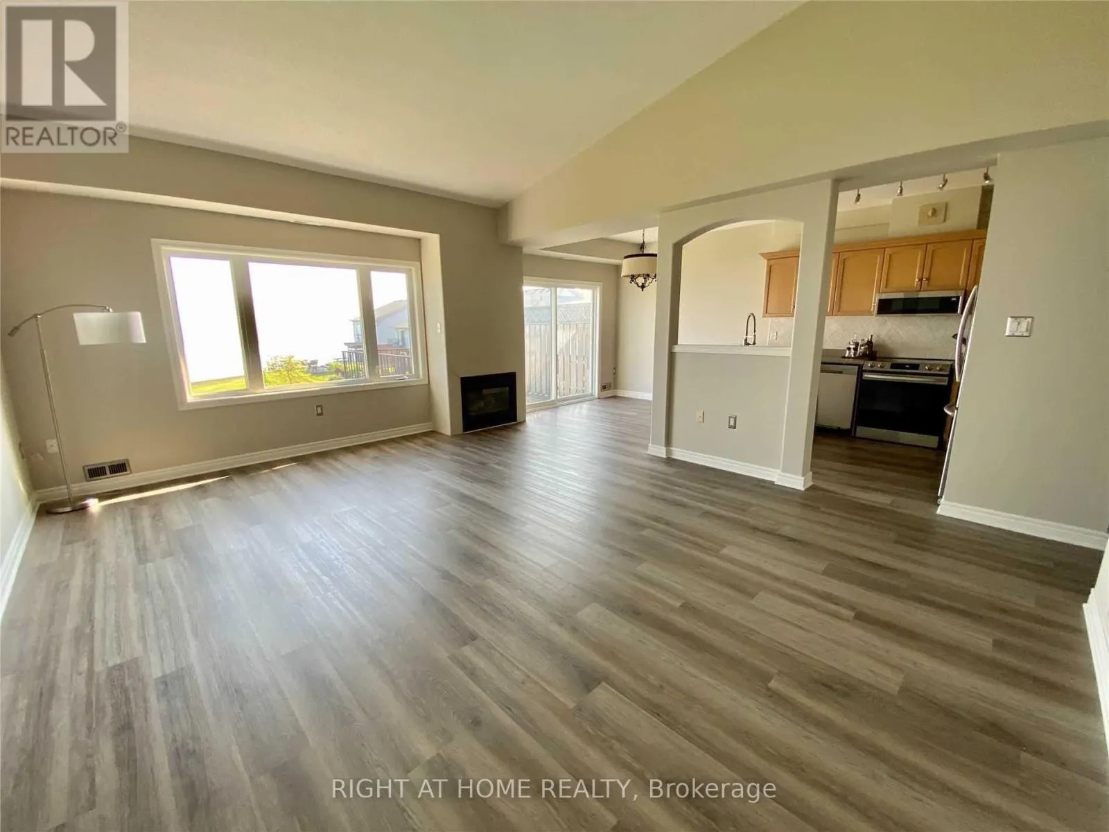 78 - 515 NORTH SERVICE ROAD