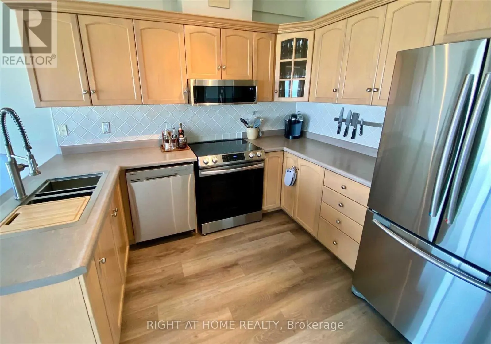 78 - 515 NORTH SERVICE ROAD