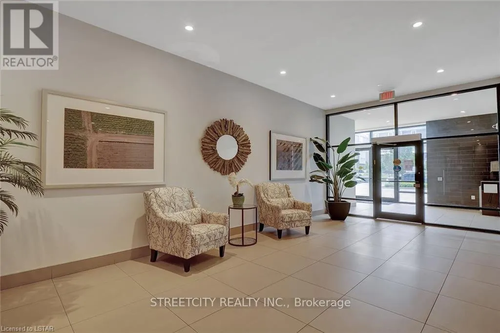 903 - 240 VILLAGEWALK BOULEVARD N, #903