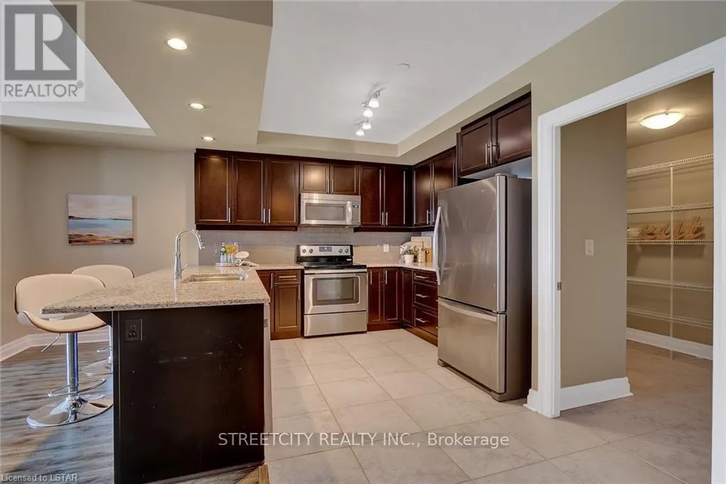 903 - 240 VILLAGEWALK BOULEVARD N, #903