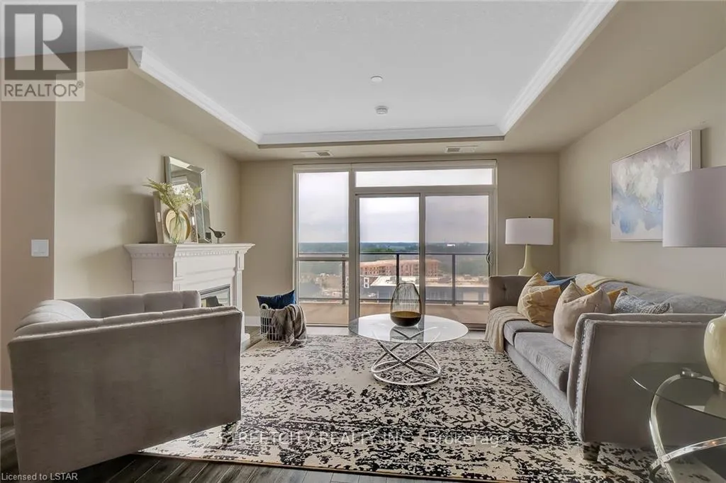 903 - 240 VILLAGEWALK BOULEVARD N, #903