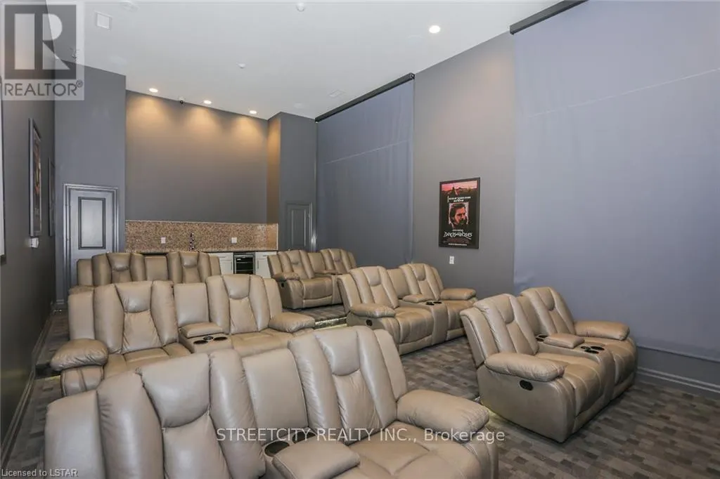 903 - 240 VILLAGEWALK BOULEVARD N, #903