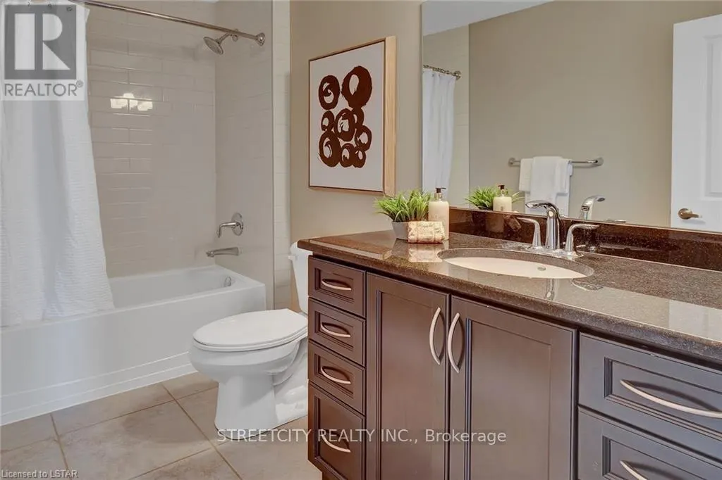 903 - 240 VILLAGEWALK BOULEVARD N, #903