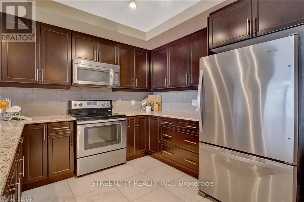 903 - 240 VILLAGEWALK BOULEVARD N, #903