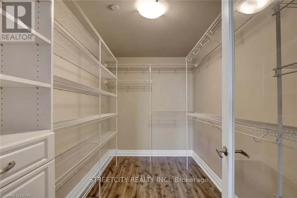 903 - 240 VILLAGEWALK BOULEVARD N, #903