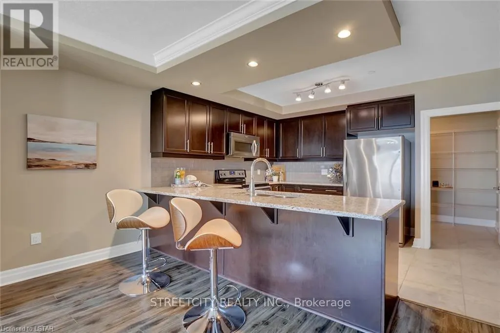 903 - 240 VILLAGEWALK BOULEVARD N, #903