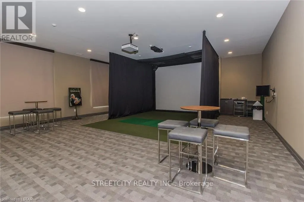 903 - 240 VILLAGEWALK BOULEVARD N, #903