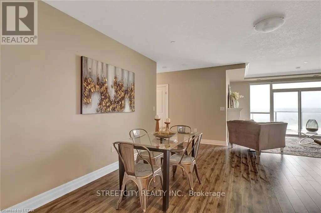 903 - 240 VILLAGEWALK BOULEVARD N, #903