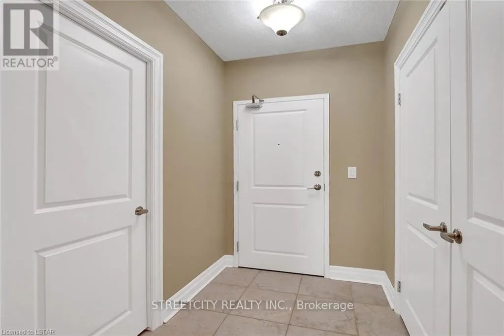 903 - 240 VILLAGEWALK BOULEVARD N, #903