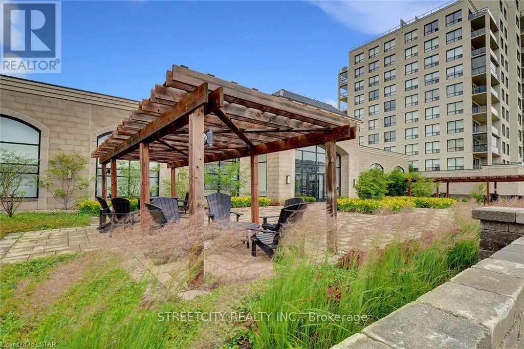 903 - 240 VILLAGEWALK BOULEVARD N, #903