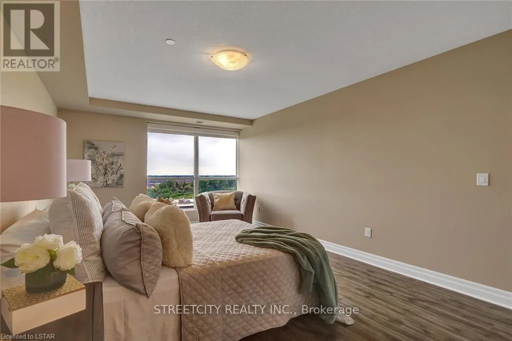 903 - 240 VILLAGEWALK BOULEVARD N, #903