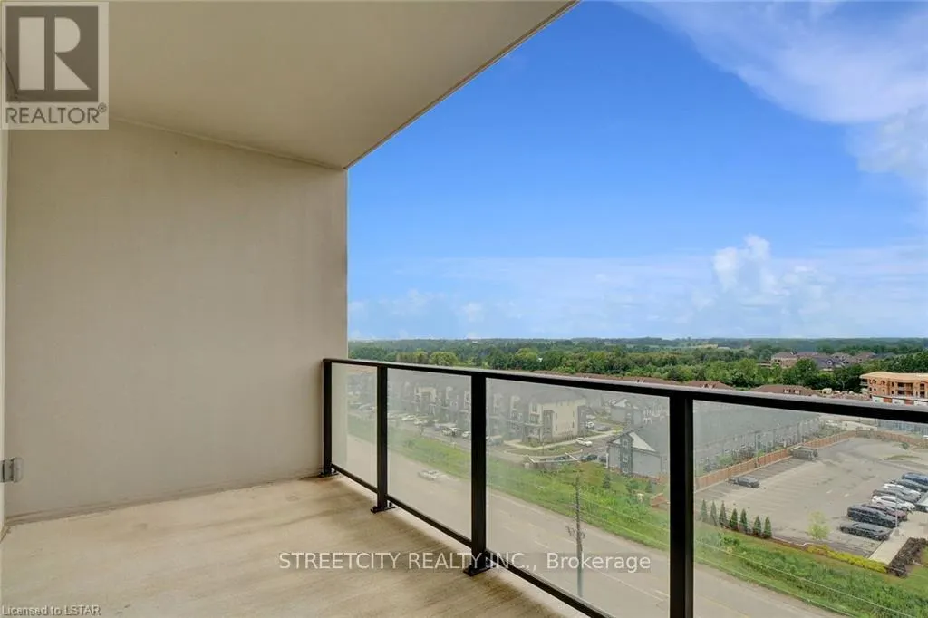 903 - 240 VILLAGEWALK BOULEVARD N, #903