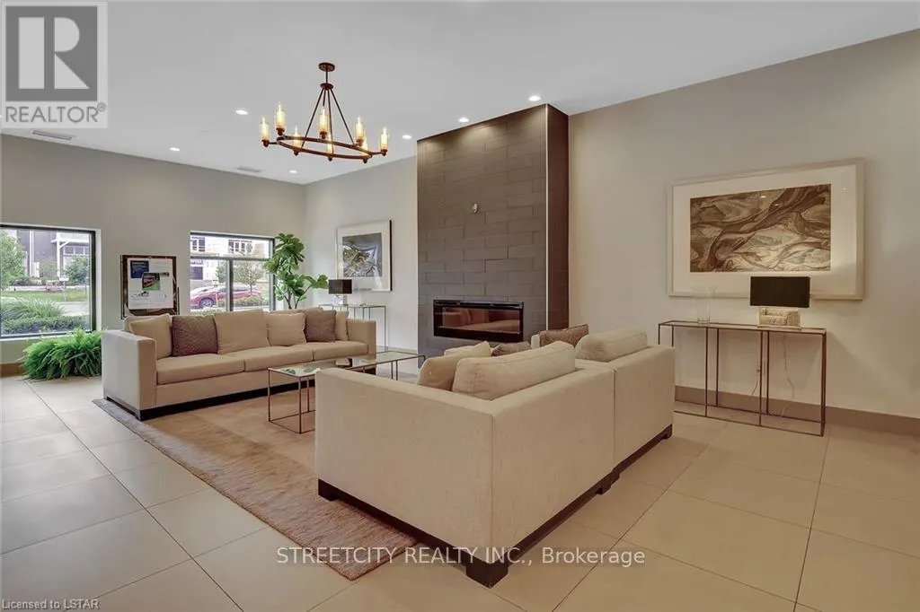 903 - 240 VILLAGEWALK BOULEVARD N, #903