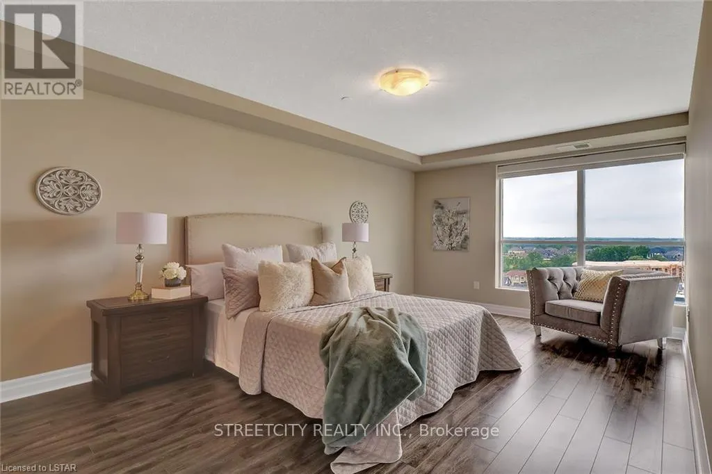 903 - 240 VILLAGEWALK BOULEVARD N, #903