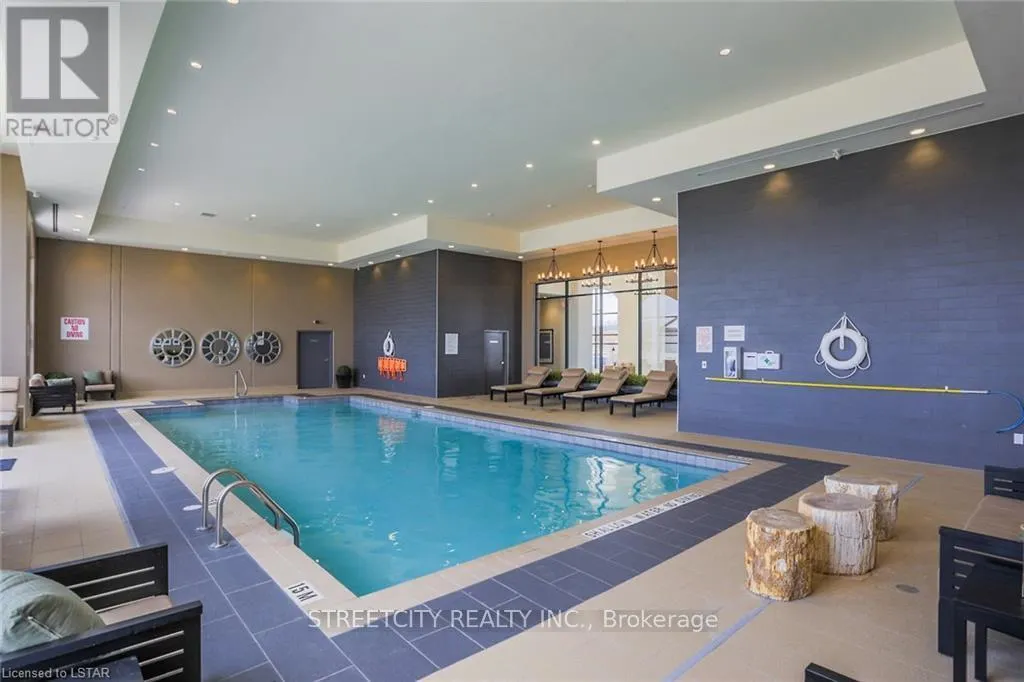 903 - 240 VILLAGEWALK BOULEVARD N, #903