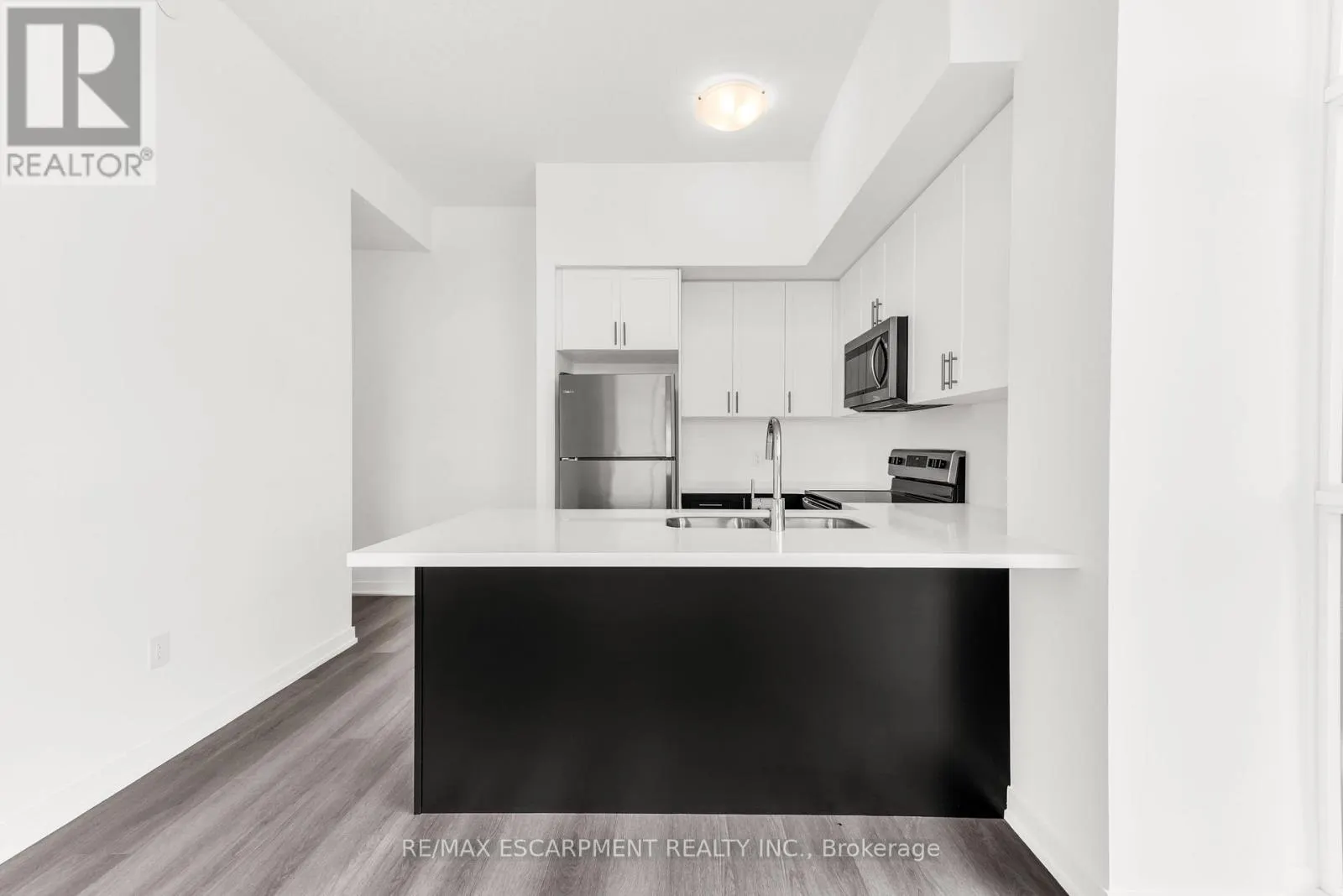 502 - 460 DUNDAS STREET E