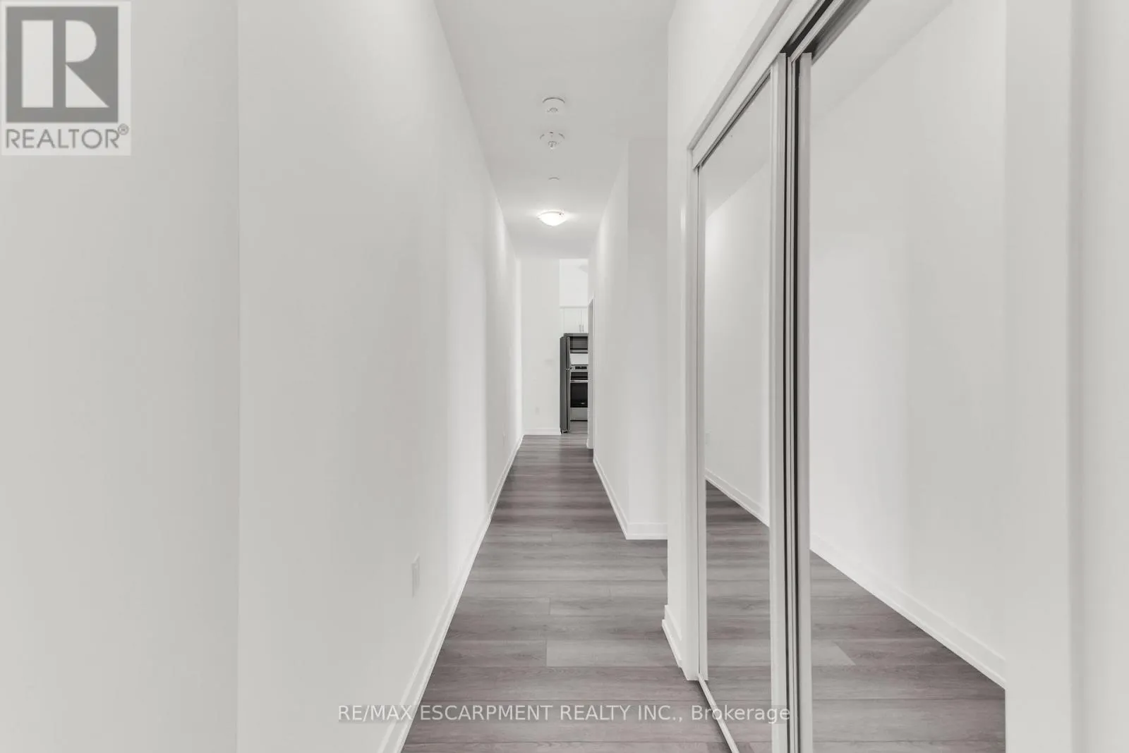 502 - 460 DUNDAS STREET E