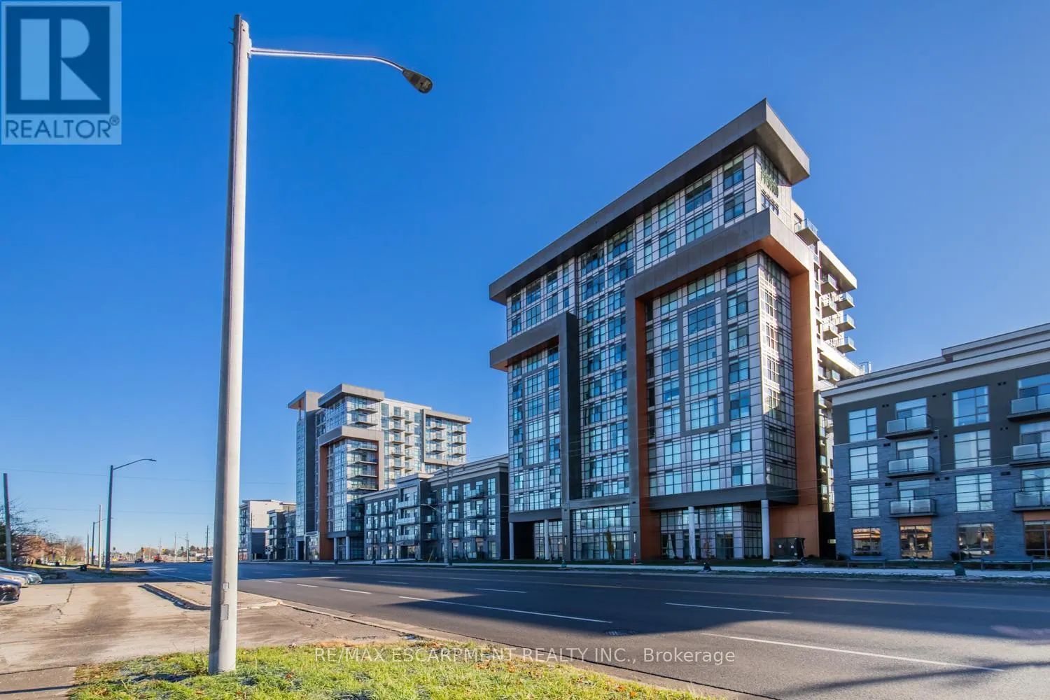 502 - 460 DUNDAS STREET E