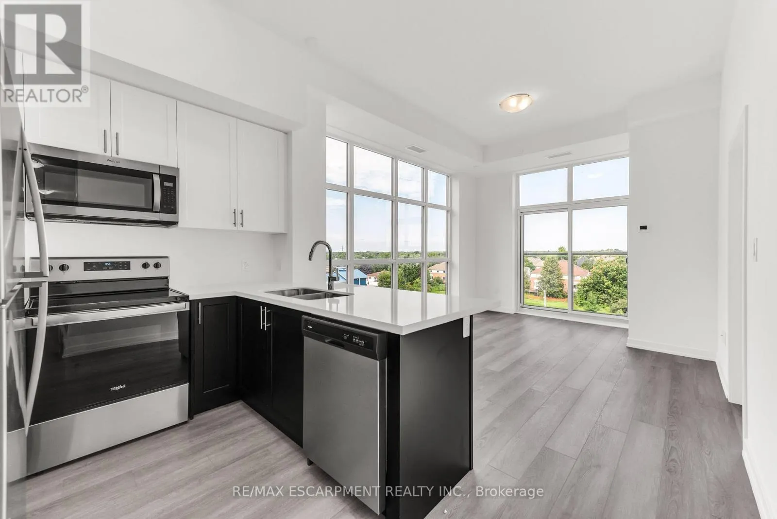 502 - 460 DUNDAS STREET E