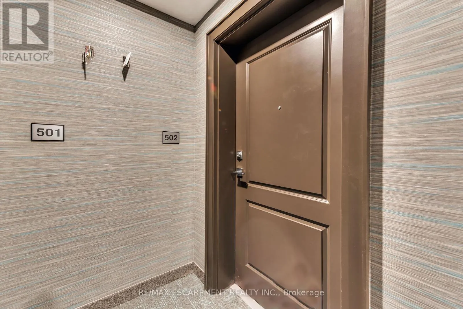 502 - 460 DUNDAS STREET E