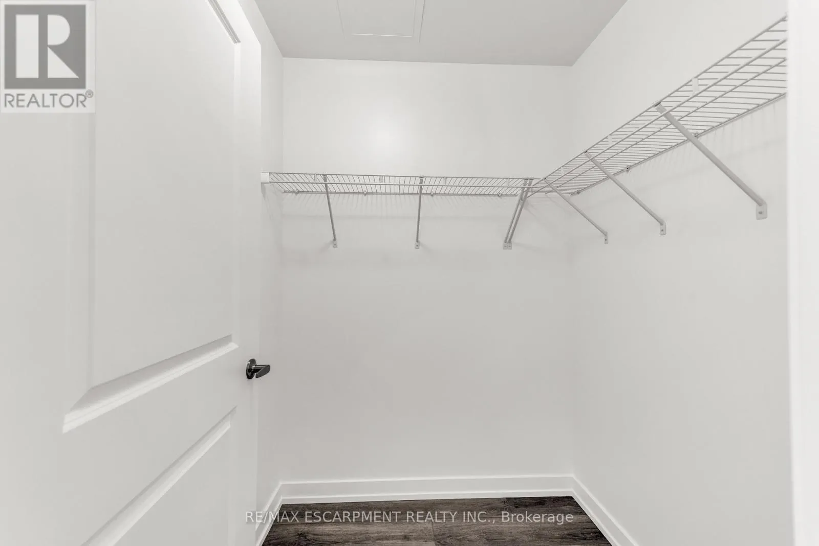 502 - 460 DUNDAS STREET E