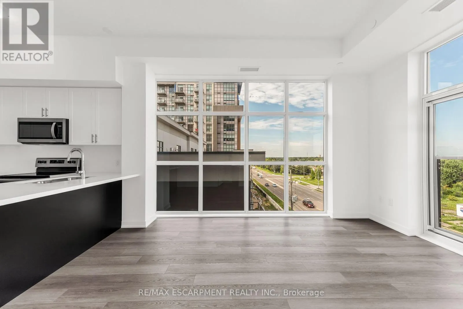 502 - 460 DUNDAS STREET E