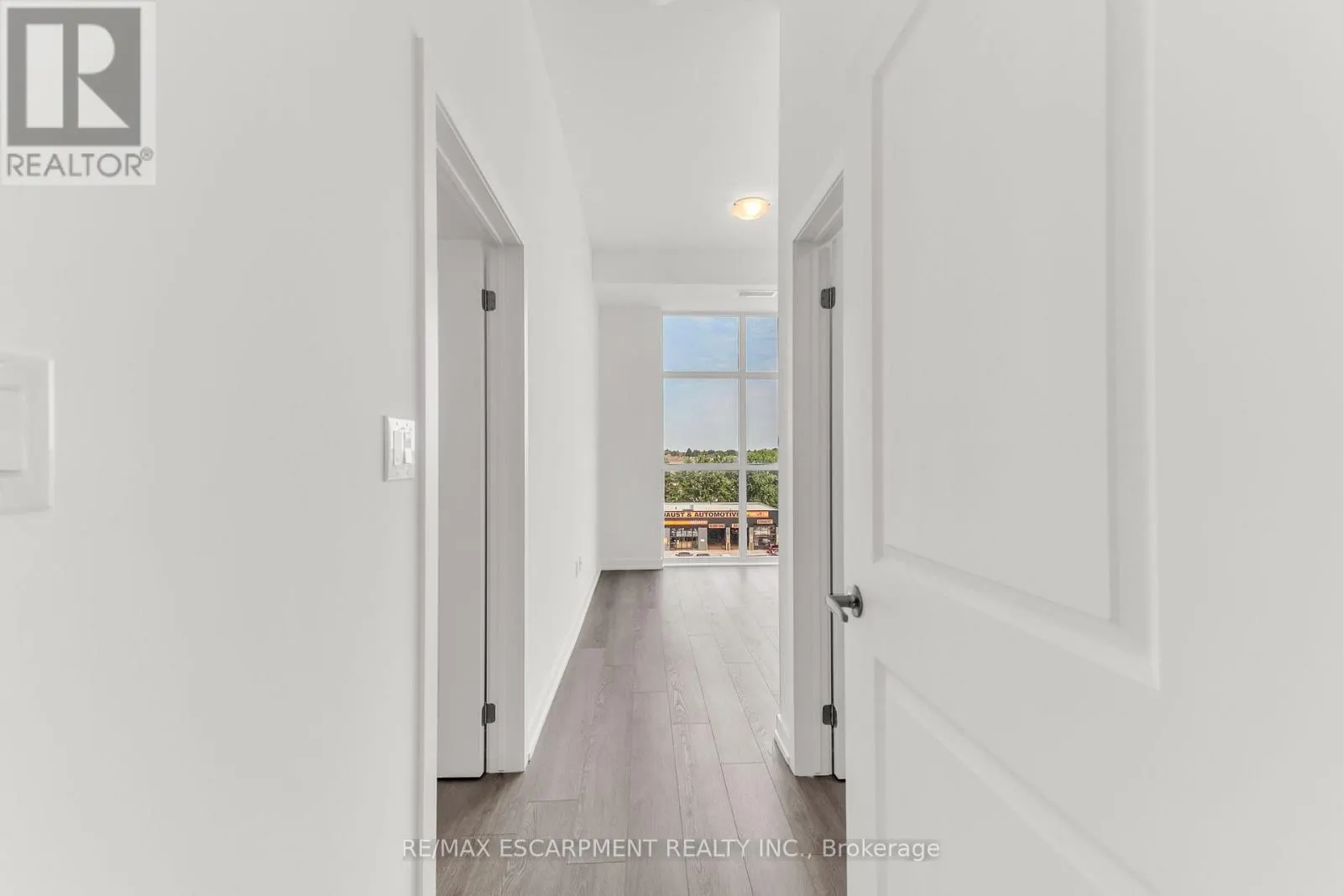 502 - 460 DUNDAS STREET E