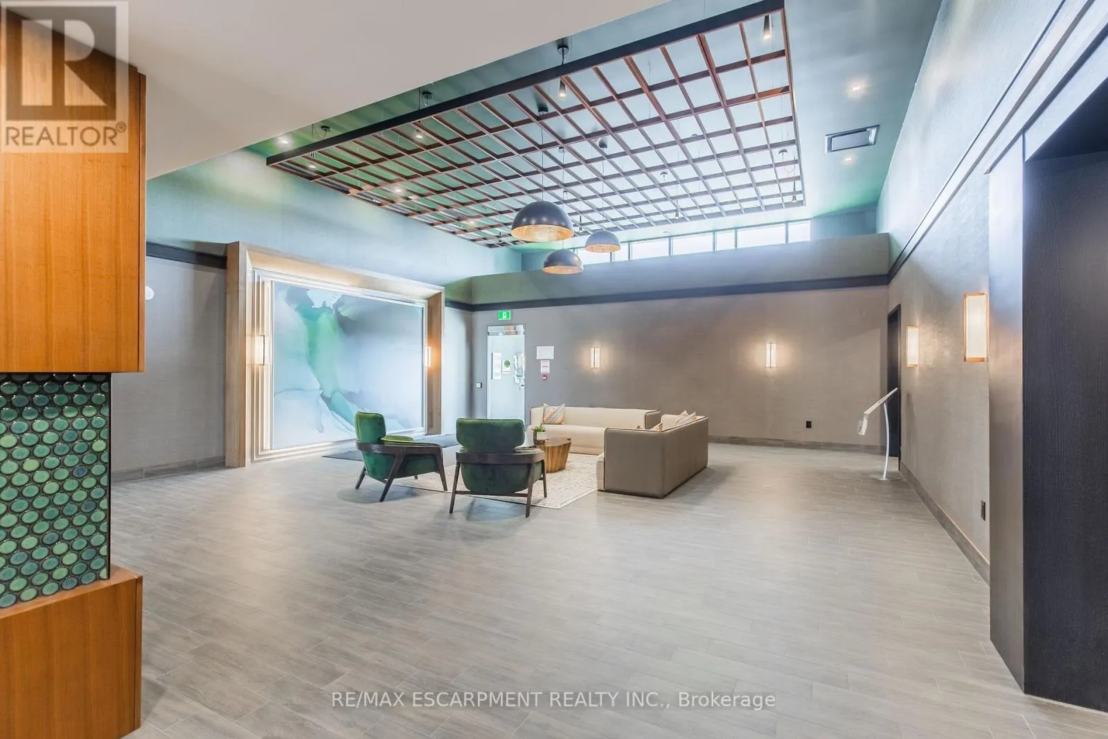 502 - 460 DUNDAS STREET E