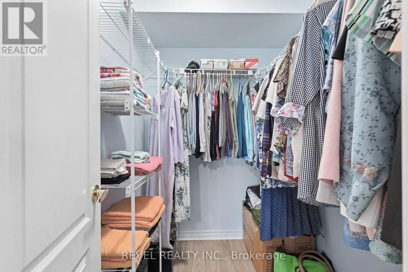 306 - 3 HERITAGE WAY, #306