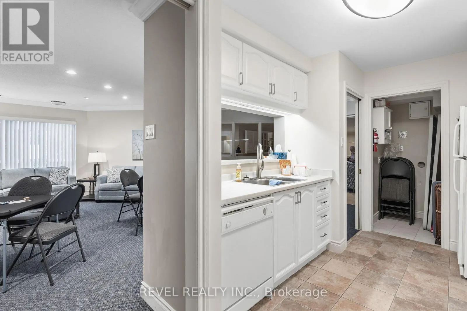 306 - 3 HERITAGE WAY, #306