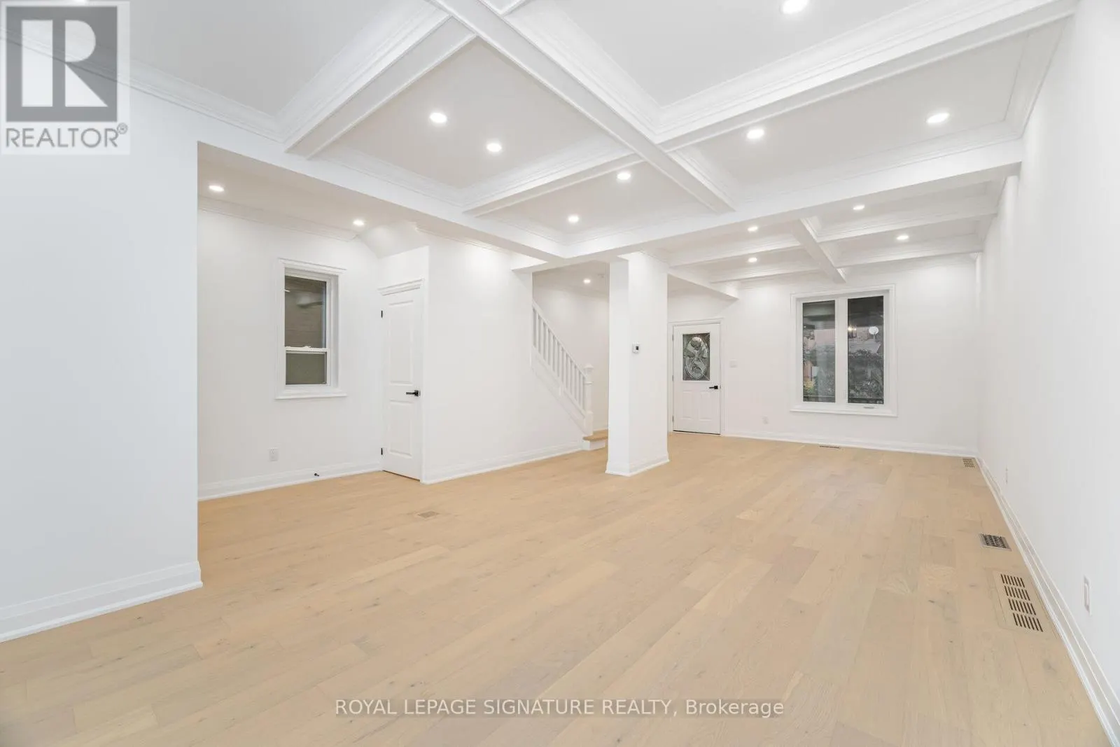 285 CHARLTON AVENUE W