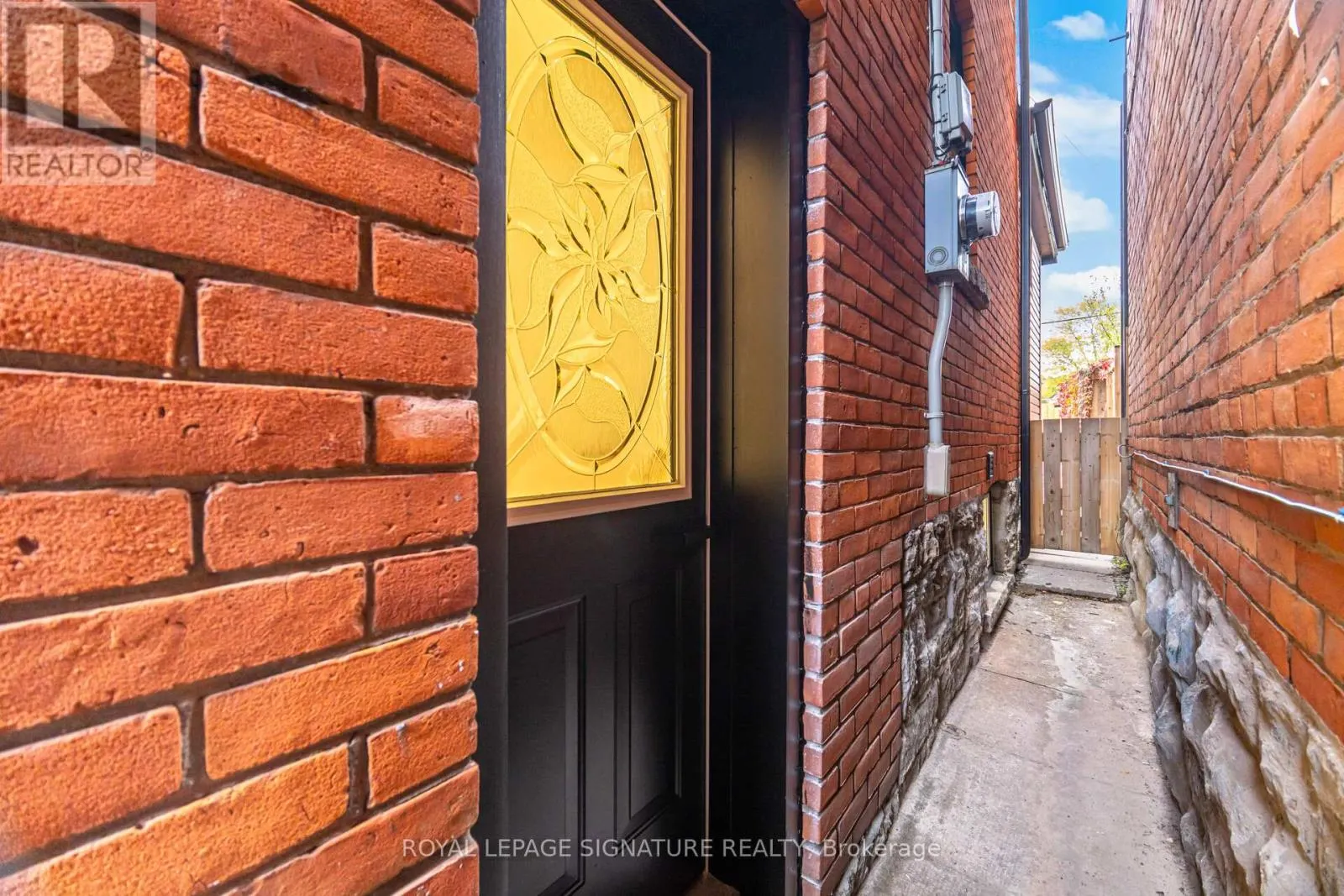 285 CHARLTON AVENUE W