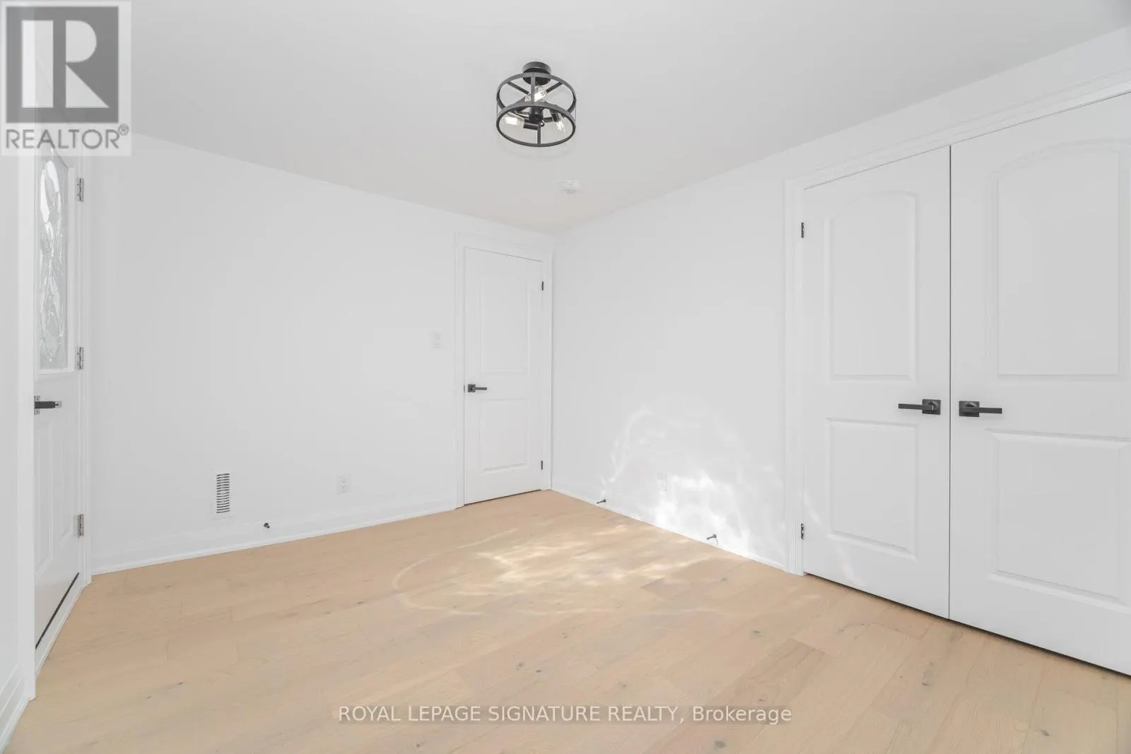 285 CHARLTON AVENUE W