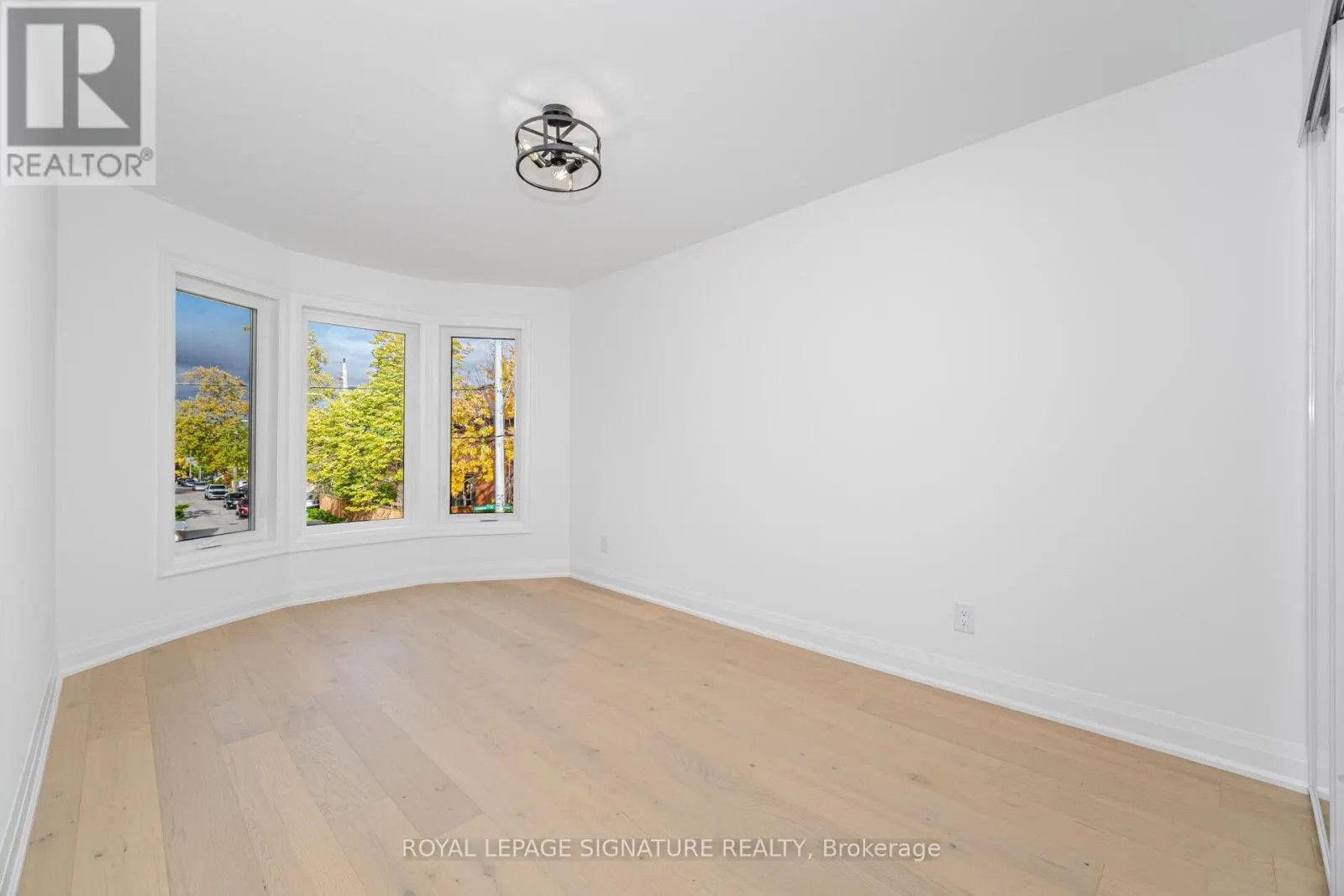 285 CHARLTON AVENUE W