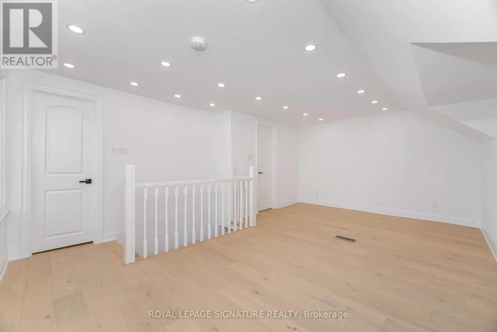 285 CHARLTON AVENUE W