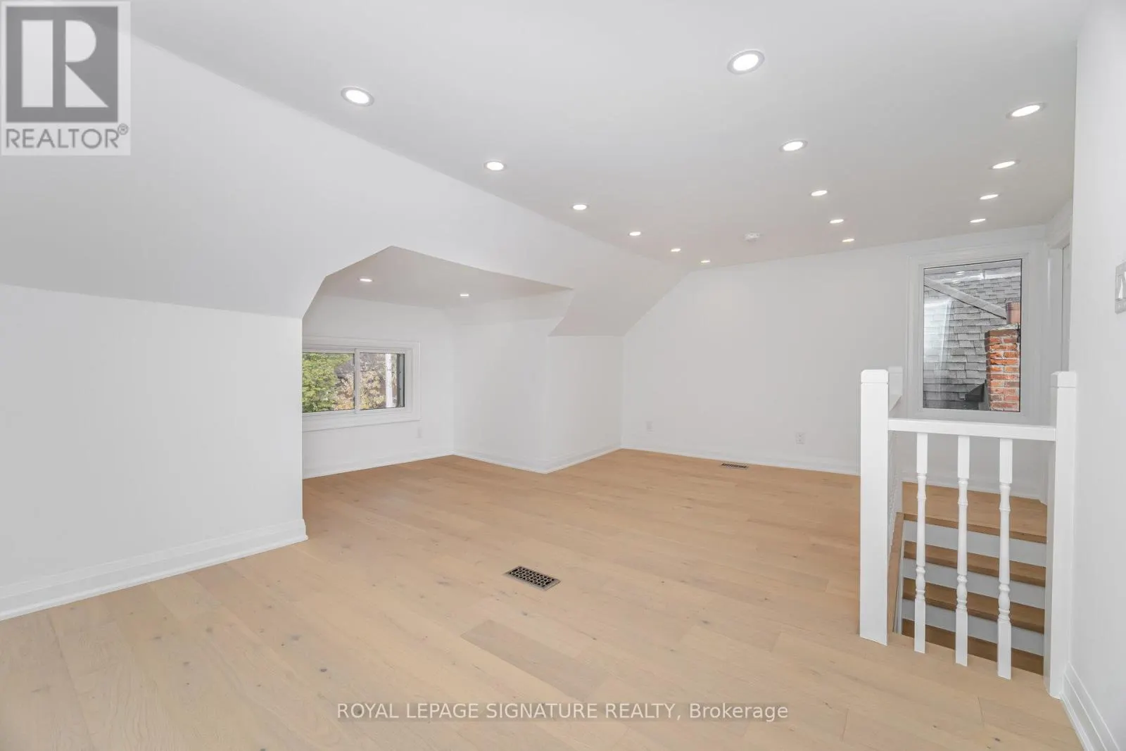 285 CHARLTON AVENUE W