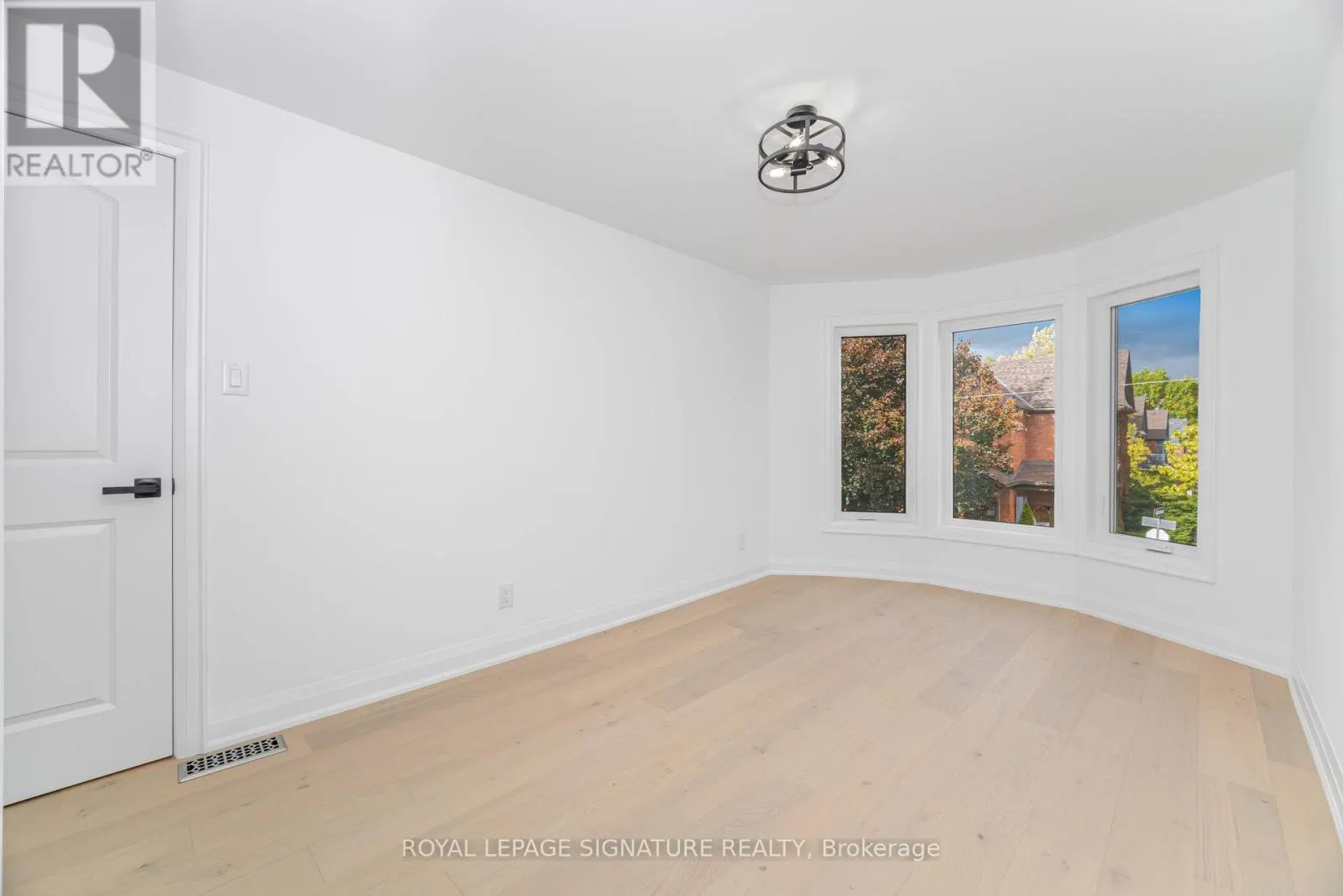 285 CHARLTON AVENUE W