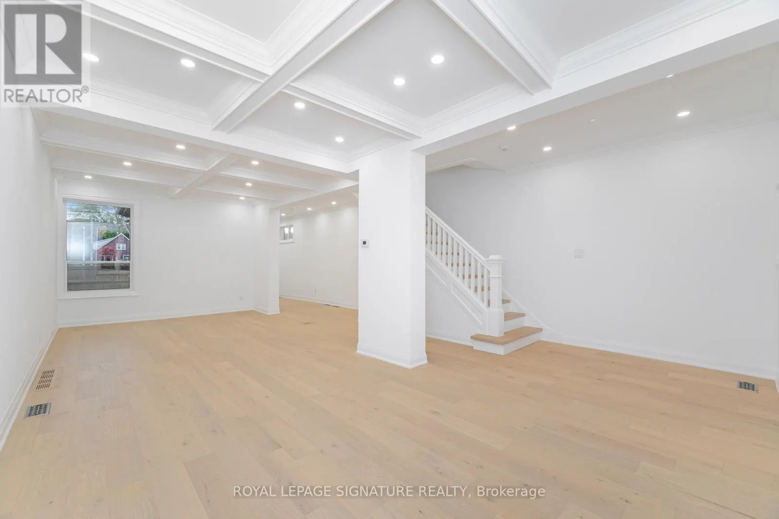 285 CHARLTON AVENUE W