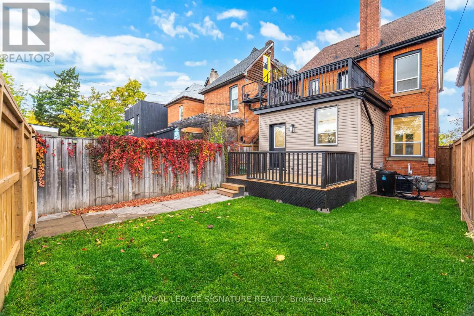 285 CHARLTON AVENUE W