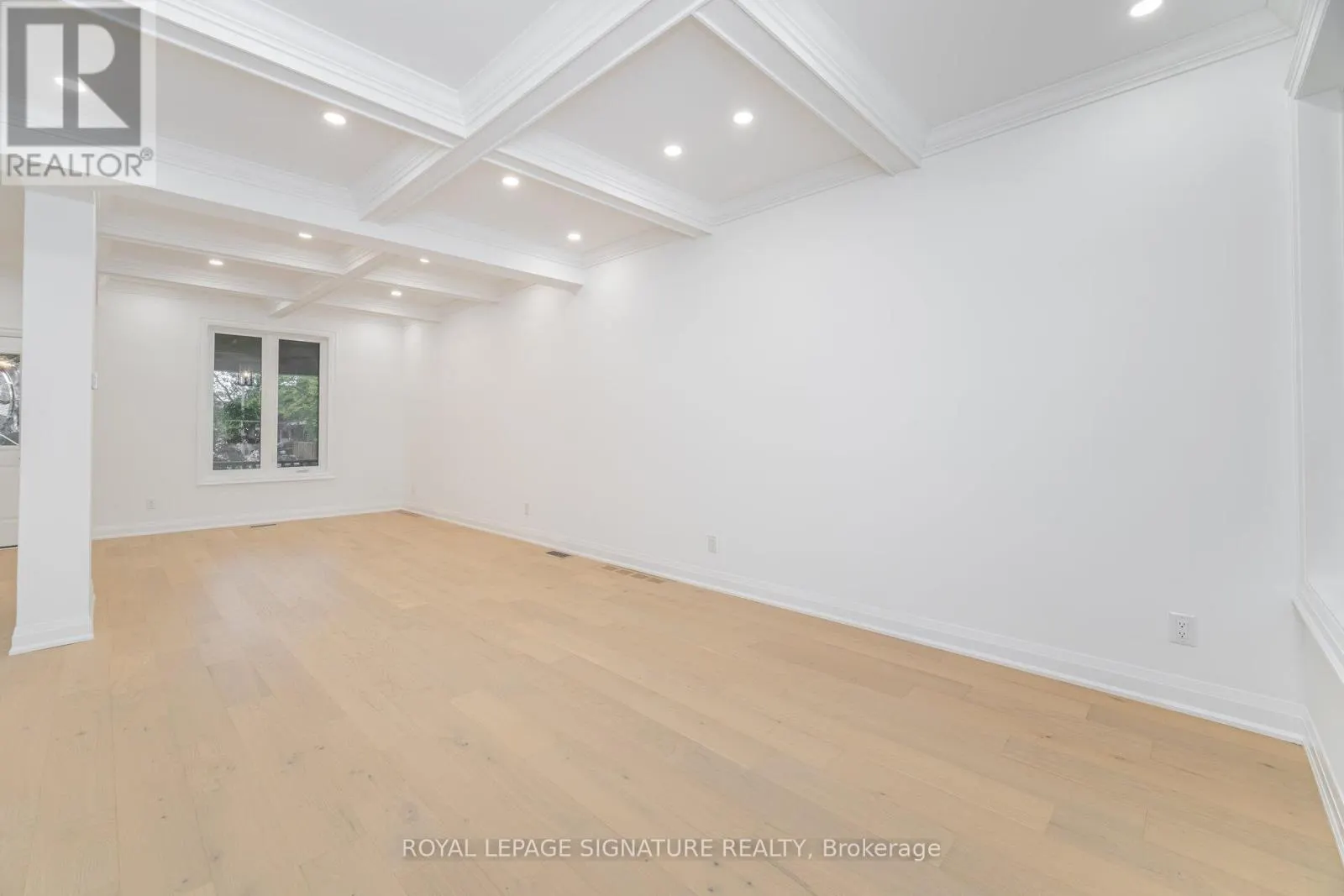 285 CHARLTON AVENUE W