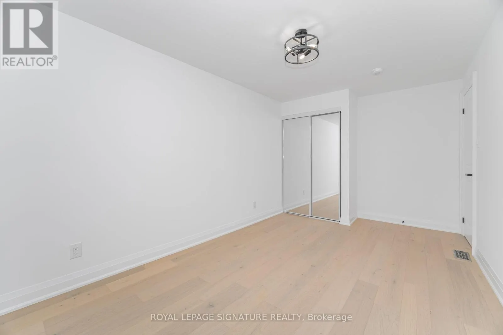 285 CHARLTON AVENUE W