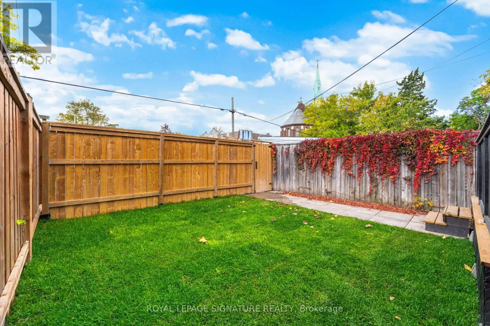 285 CHARLTON AVENUE W