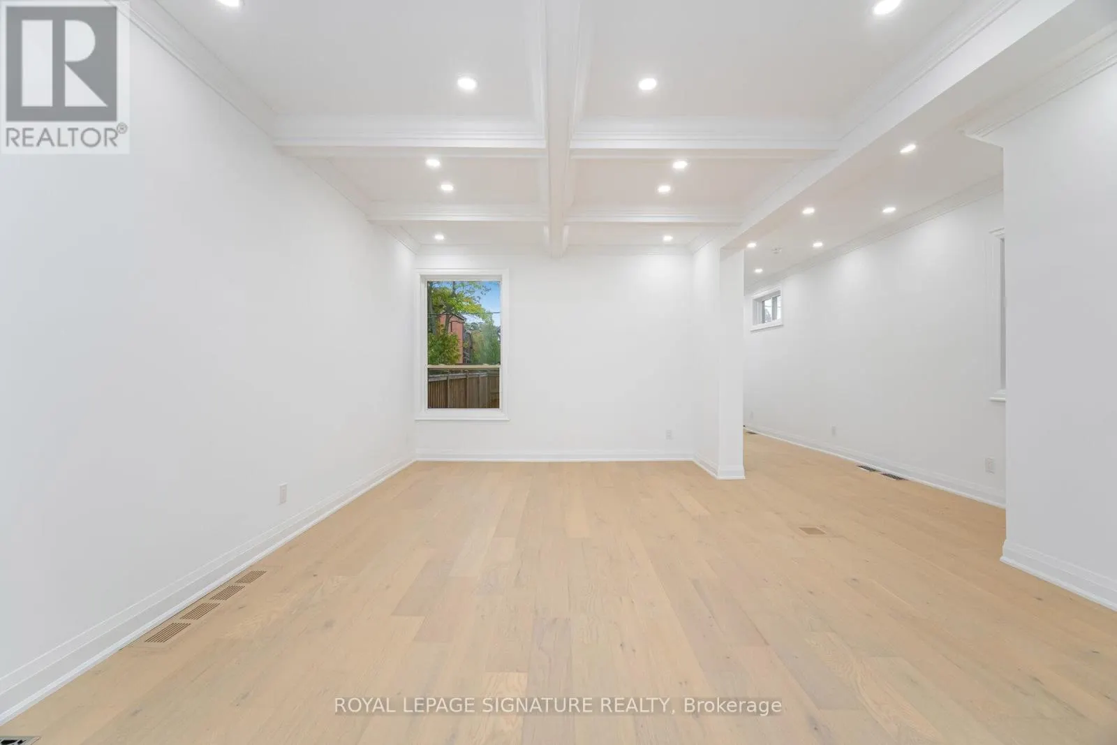 285 CHARLTON AVENUE W