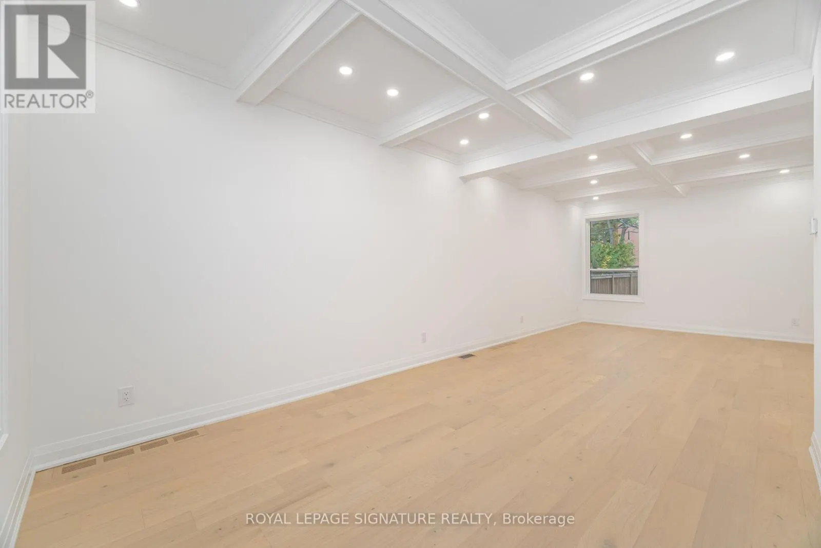 285 CHARLTON AVENUE W