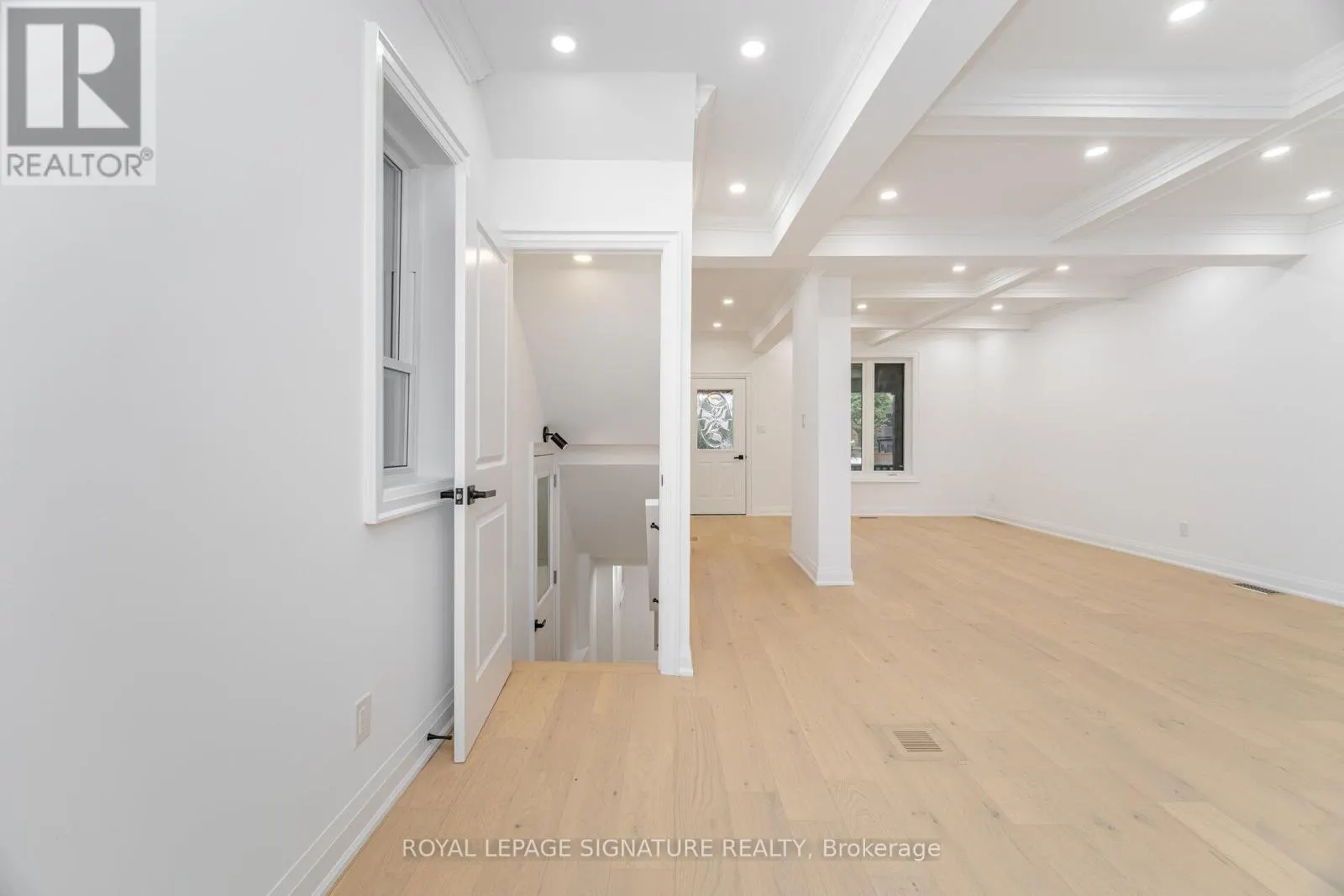 285 CHARLTON AVENUE W