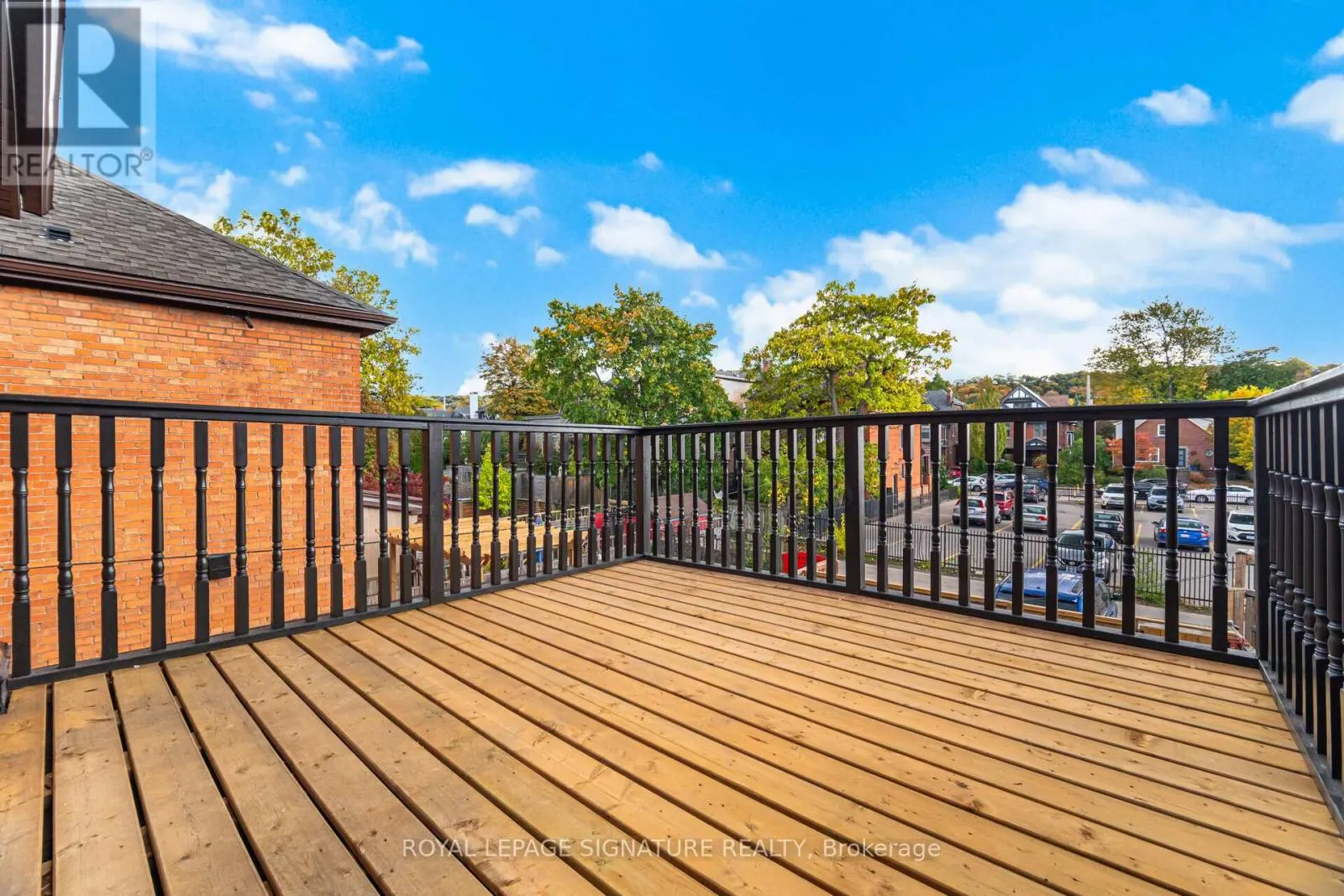 285 CHARLTON AVENUE W