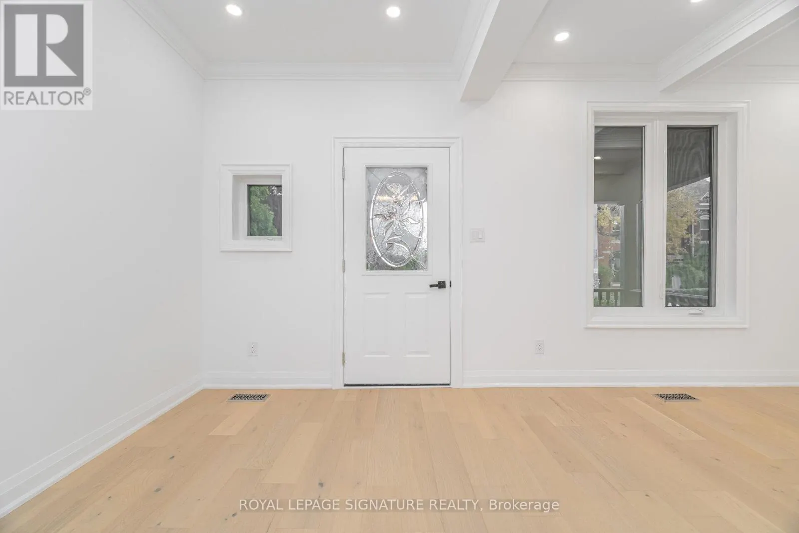 285 CHARLTON AVENUE W