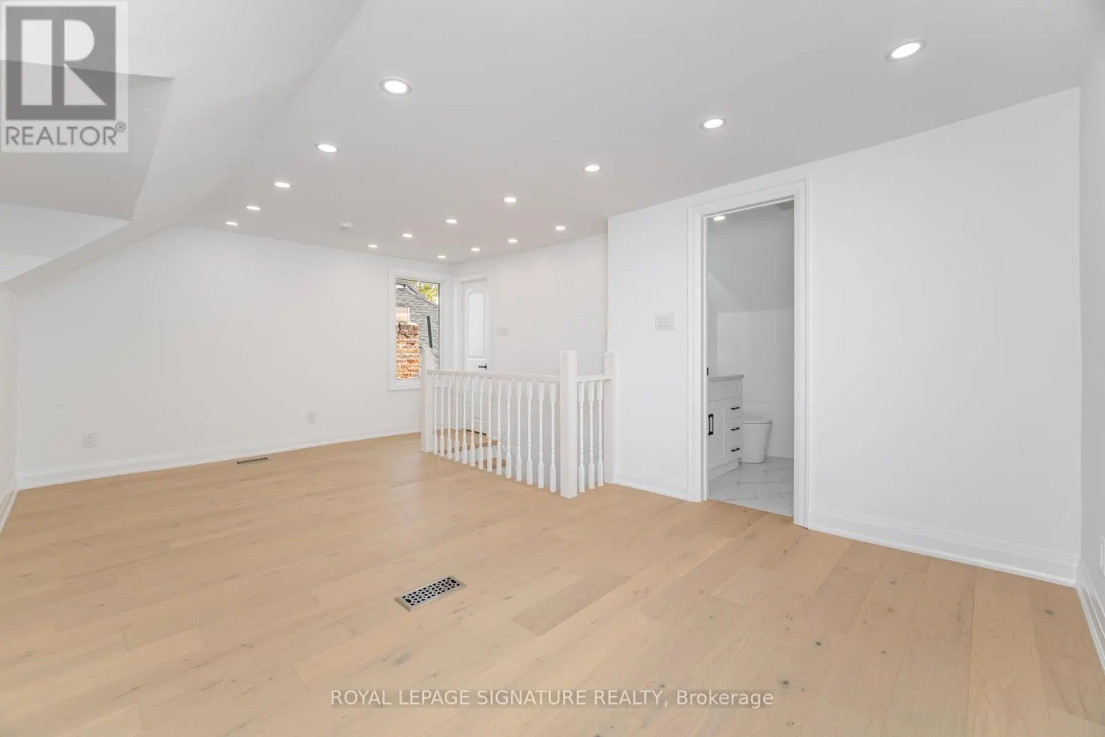 285 CHARLTON AVENUE W