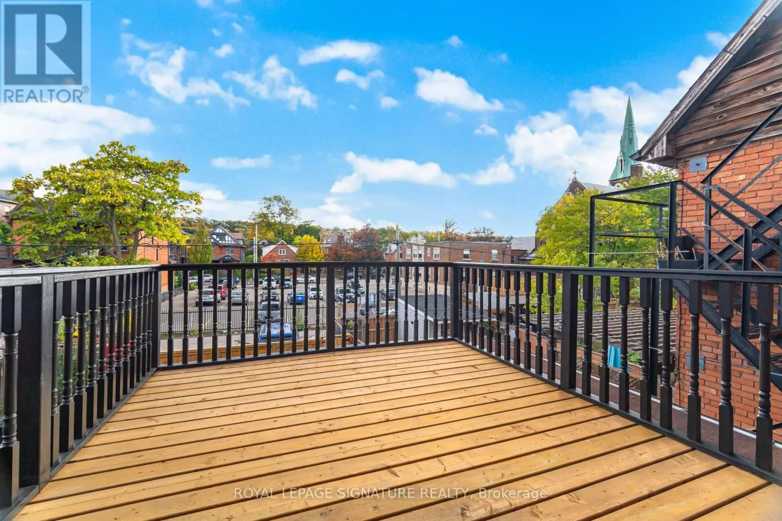 285 CHARLTON AVENUE W