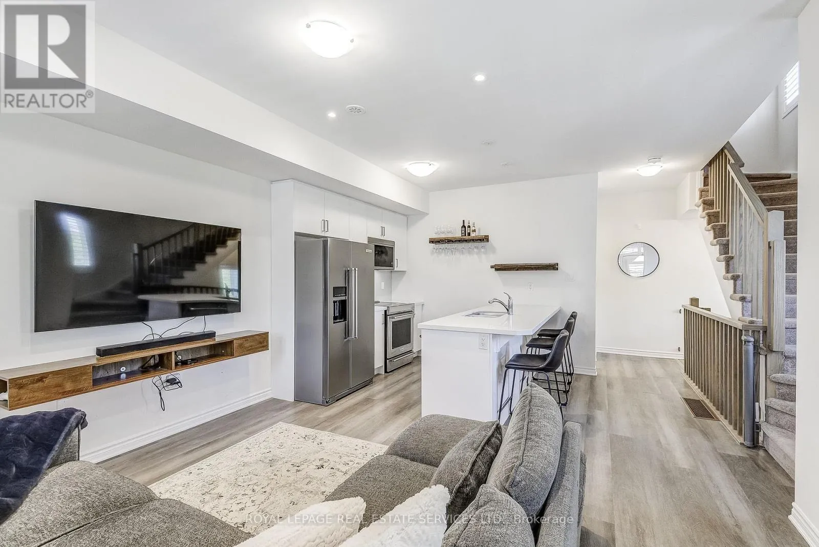 14 - 305 GARNER ROAD W